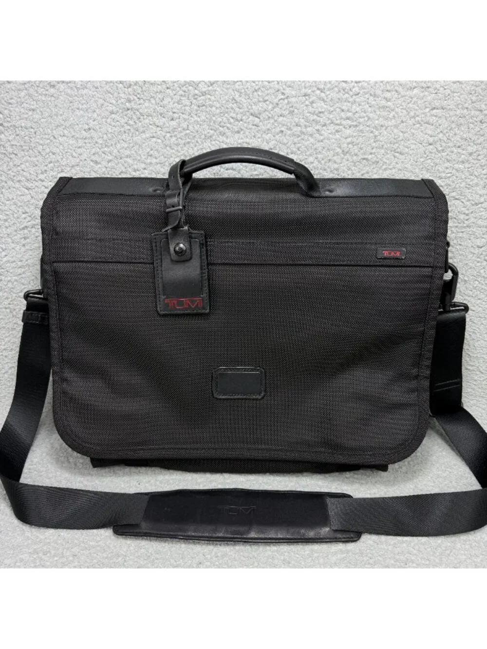 Tumi Bag Medium Black Alpha Laptop Messenger Slim Expandable Briefcase Crossbody